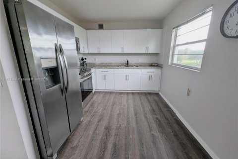 Condominio en venta en Pembroke Pines, Florida, 2 dormitorios, 108.32 m2 № 1611134 - foto 10