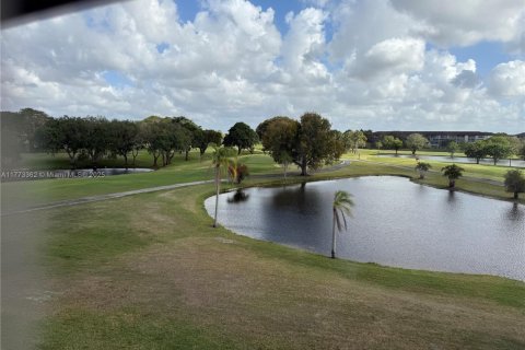 Condominio en venta en Pembroke Pines, Florida, 2 dormitorios, 108.32 m2 № 1611134 - foto 28