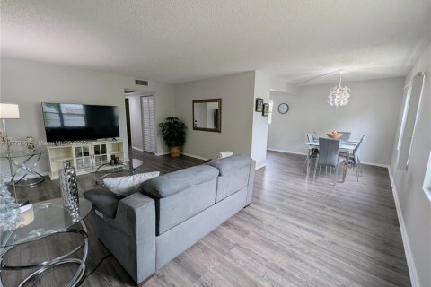 Condominio en venta en Pembroke Pines, Florida, 2 dormitorios, 108.32 m2 № 1611134 - foto 7