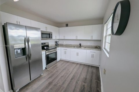 Condominio en venta en Pembroke Pines, Florida, 2 dormitorios, 108.32 m2 № 1611134 - foto 11