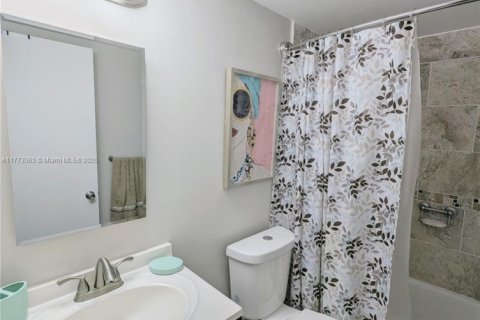 Condominio en venta en Pembroke Pines, Florida, 2 dormitorios, 108.32 m2 № 1611134 - foto 12