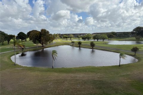 Condominio en venta en Pembroke Pines, Florida, 2 dormitorios, 108.32 m2 № 1611134 - foto 30