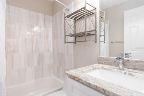 Condo in Sarasota, Florida, 2 bedrooms  № 1662547 - photo 15