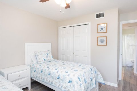 Condo in Sarasota, Florida, 2 bedrooms  № 1662547 - photo 13