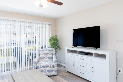 Condo in Sarasota, Florida, 2 bedrooms  № 1662547 - photo 6