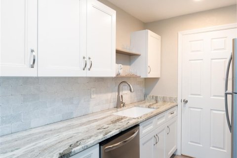 Condo in Sarasota, Florida, 2 bedrooms  № 1662547 - photo 7