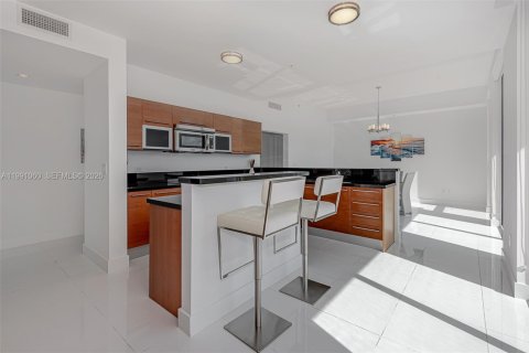 Condominio en venta en Miami, Florida, 3 dormitorios, 280.56 m2 № 2056758 - foto 9