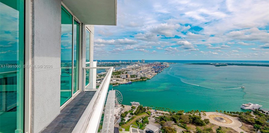 Condominio en Miami, Florida, 3 dormitorios № 2056758