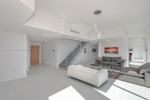 Condominio en venta en Miami, Florida, 3 dormitorios, 280.56 m2 № 2056758 - foto 12