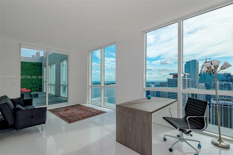 Condominio en venta en Miami, Florida, 3 dormitorios, 280.56 m2 № 2056758 - foto 28