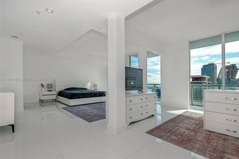 Condominio en venta en Miami, Florida, 3 dormitorios, 280.56 m2 № 2056758 - foto 18