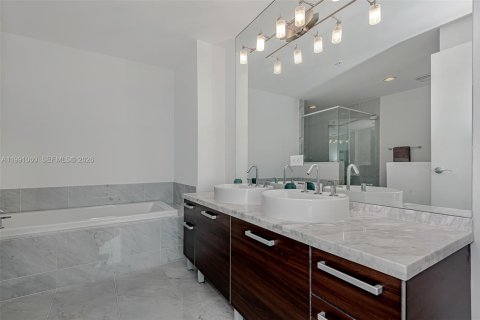Condominio en venta en Miami, Florida, 3 dormitorios, 280.56 m2 № 2056758 - foto 19