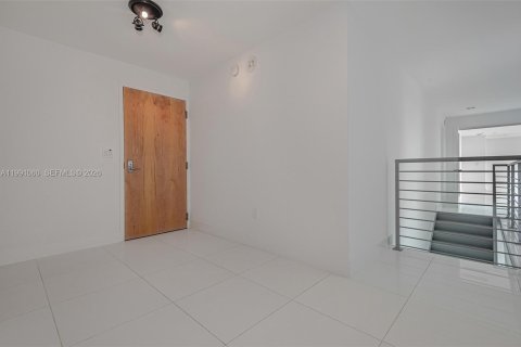 Condominio en venta en Miami, Florida, 3 dormitorios, 280.56 m2 № 2056758 - foto 16