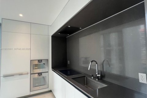 Снять в аренду кондоминиум в Майами, Флорида 1 спальня, 79.25м2, № 1989619 - фото 3