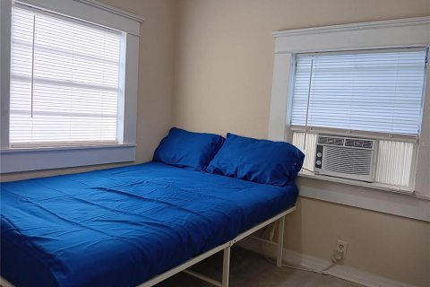 Casa en venta en Tampa, Florida, 5 dormitorios, 120.03 m2 № 2211793 - foto 4