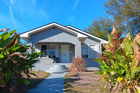House in Tampa, Florida 5 bedrooms, 120.03 sq.m. № 2211793