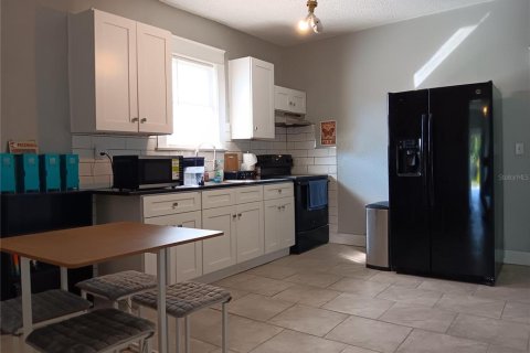 Casa en venta en Tampa, Florida, 5 dormitorios, 120.03 m2 № 2211793 - foto 2