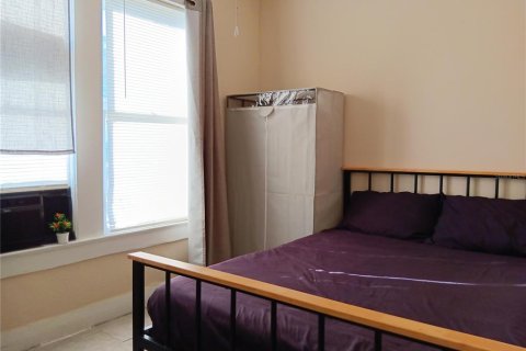 Casa en venta en Tampa, Florida, 5 dormitorios, 120.03 m2 № 2211793 - foto 3