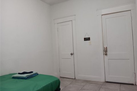 Casa en venta en Tampa, Florida, 5 dormitorios, 120.03 m2 № 2211793 - foto 7