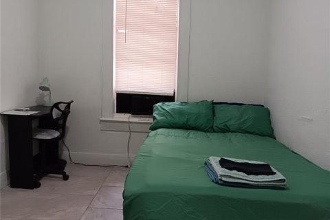 Casa en venta en Tampa, Florida, 5 dormitorios, 120.03 m2 № 2211793 - foto 5