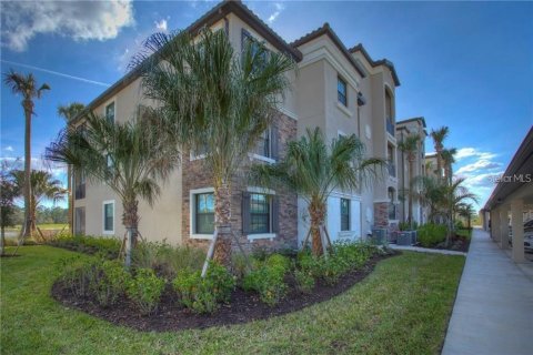 Condominio en alquiler en Lakewood Ranch, Florida, 2 dormitorios, 123.1 m2 № 1018455 - foto 2