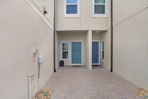 Townhouse in Wesley Chapel, Florida 3 bedrooms, 173.26 sq.m. № 1687053 - photo 3
