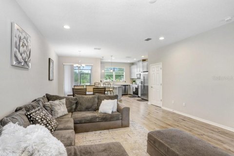 Townhouse in Wesley Chapel, Florida 3 bedrooms, 173.26 sq.m. № 1687053 - photo 13