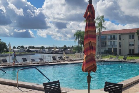 Copropriété à louer à Clearwater, Floride: 1 chambre, 81.29 m2 № 2416695 - photo 2