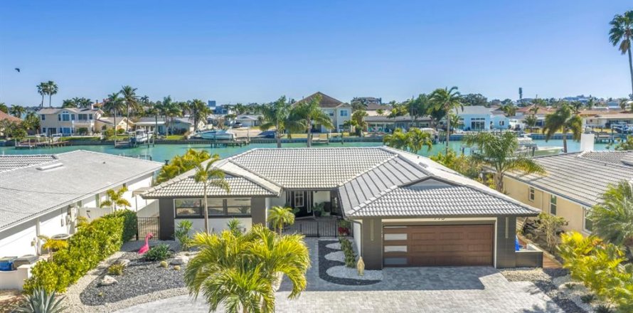 Villa ou maison à Treasure Island, Floride 3 chambres, 217.02 m2 № 2220906