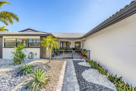 Villa ou maison à vendre à Treasure Island, Floride: 3 chambres, 217.02 m2 № 2220906 - photo 5