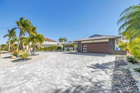 Villa ou maison à vendre à Treasure Island, Floride: 3 chambres, 217.02 m2 № 2220906 - photo 3