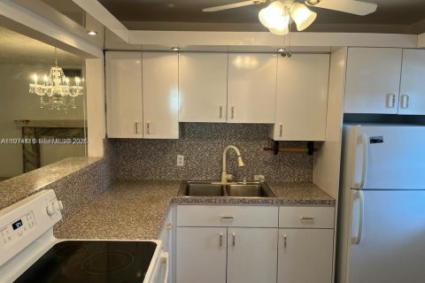 Снять в аренду кондоминиум в Халландейл-Бич, Флорида 2 спальни, 109.81м2, № 2036257 - фото 11
