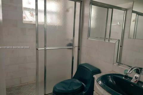 Снять в аренду кондоминиум в Халландейл-Бич, Флорида 2 спальни, 109.81м2, № 2036257 - фото 27