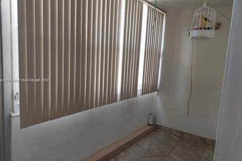 Снять в аренду кондоминиум в Халландейл-Бич, Флорида 2 спальни, 109.81м2, № 2036257 - фото 30