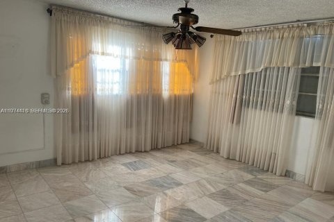 Снять в аренду кондоминиум в Халландейл-Бич, Флорида 2 спальни, 109.81м2, № 2036257 - фото 12