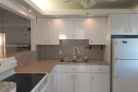 Снять в аренду кондоминиум в Халландейл-Бич, Флорида 2 спальни, 109.81м2, № 2036257 - фото 26