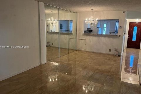 Снять в аренду кондоминиум в Халландейл-Бич, Флорида 2 спальни, 109.81м2, № 2036257 - фото 25