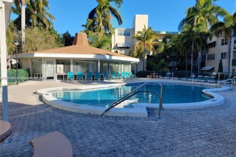 Снять в аренду кондоминиум в Халландейл-Бич, Флорида 2 спальни, 109.81м2, № 2036257 - фото 5