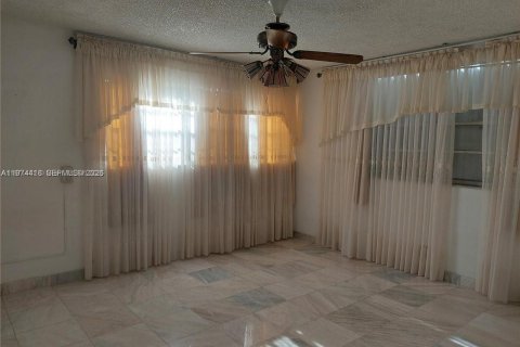 Снять в аренду кондоминиум в Халландейл-Бич, Флорида 2 спальни, 109.81м2, № 2036257 - фото 16