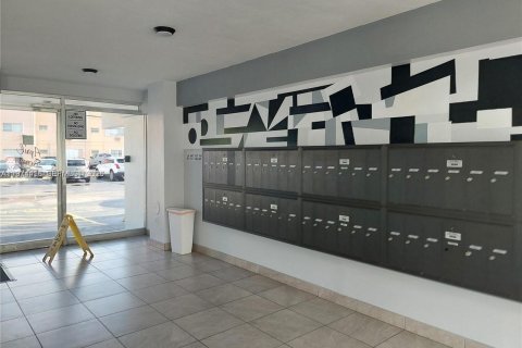 Снять в аренду кондоминиум в Халландейл-Бич, Флорида 2 спальни, 109.81м2, № 2036257 - фото 10