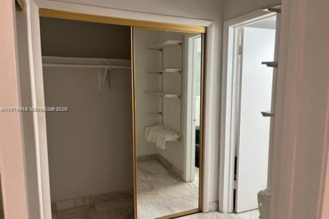 Снять в аренду кондоминиум в Халландейл-Бич, Флорида 2 спальни, 109.81м2, № 2036257 - фото 21