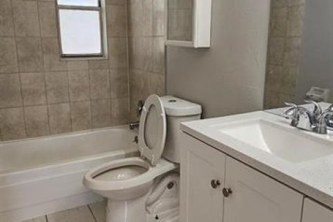 Condominio en alquiler en Orlando, Florida, 2 dormitorios, 70.7 m2 № 1778659 - foto 8