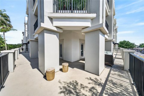 Condo in Orlando, Florida, 3 bedrooms  № 2212141 - photo 26