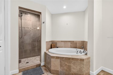 Condo in Orlando, Florida, 3 bedrooms  № 2212141 - photo 22