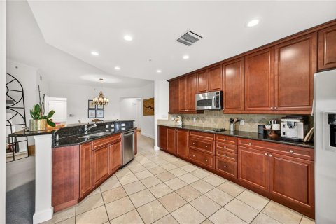Condo in Orlando, Florida, 3 bedrooms  № 2212141 - photo 10