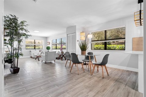 Immobilier commercial à vendre à Hollywood, Floride: 150.59 m2 № 1999037 - photo 12