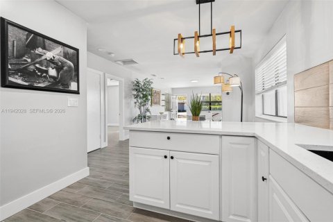 Immobilier commercial à vendre à Hollywood, Floride: 150.59 m2 № 1999037 - photo 10