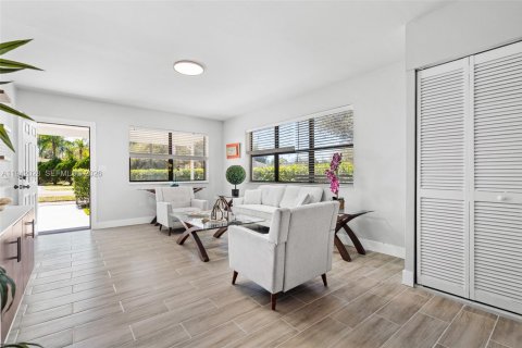 Immobilier commercial à vendre à Hollywood, Floride: 150.59 m2 № 1999037 - photo 13