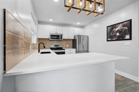 Immobilier commercial à vendre à Hollywood, Floride: 150.59 m2 № 1999037 - photo 11