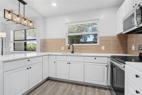 Immobilier commercial à vendre à Hollywood, Floride: 150.59 m2 № 1999037 - photo 9